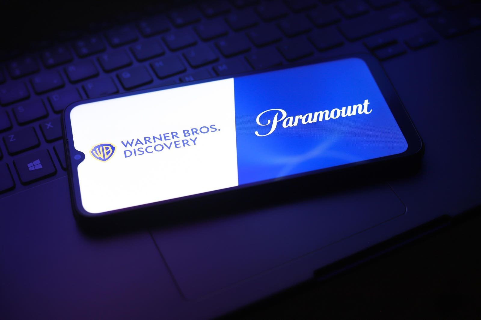華納兄弟探索同 Paramount 標誌